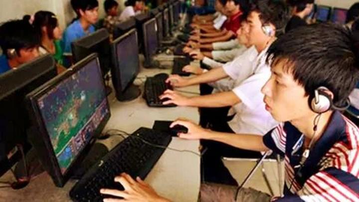 Phương Oanh diện set đồ 50 - Cảm hứng video marketing từ Hotspot Matrix